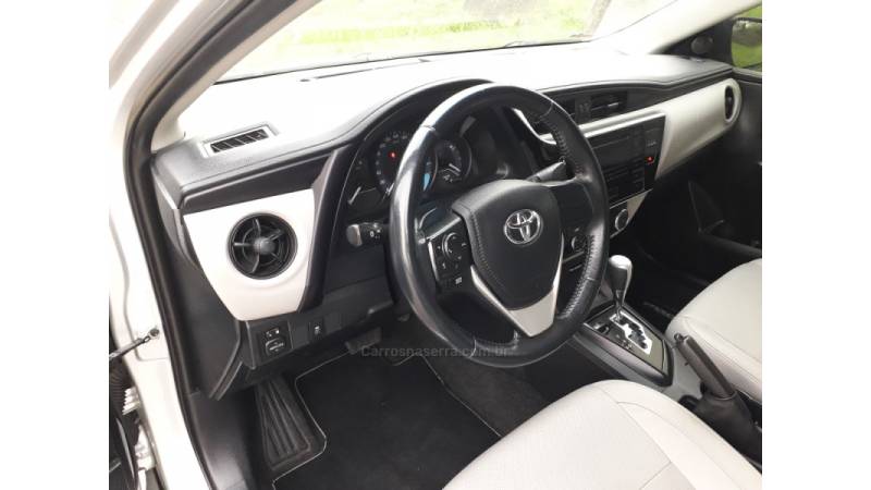 TOYOTA - COROLLA - 2019/2019 - Prata - R$ 84.000,00