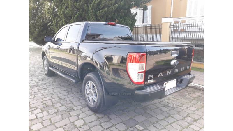 FORD - RANGER - 2017/2018 - Preta - R$ 116.000,00