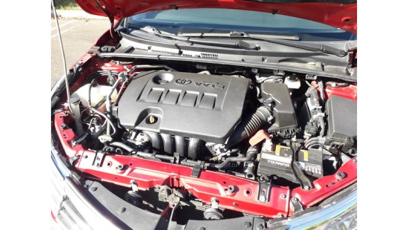 TOYOTA - COROLLA - 2016/2017 - Vermelha - Sob Consulta