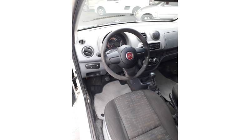 FIAT - UNO - 2013/2014 - Branca - R$ 25.000,00